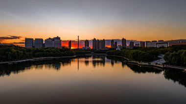 Changchun, Çin 'in güneyindeki yeni şehrin gün batımı manzarası.
