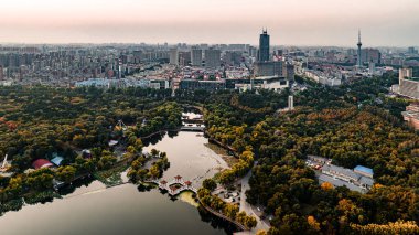 Çin, Changchun 'daki Nanhu Park' ın sonbahar manzarası