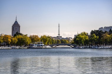 İlk kar yağışından sonra Nanhu Park, Changchun, Çin 'de kar manzarası