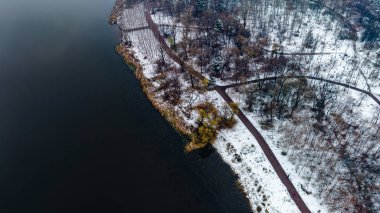 İlk kar yağışından sonra Nanhu Park, Changchun, Çin 'de kar manzarası