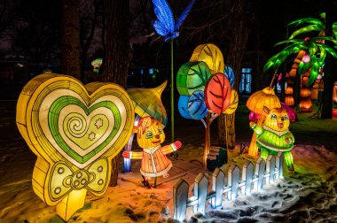 Changchun Hayvanat Bahçeleri ve Botanik Bahçeleri Batı Tema Parkı 'na Gece Yolculuğu