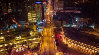 Çin 'deki Changchun şehrinin gece manzarası Ejderha Yılı Bahar Festivali sırasında