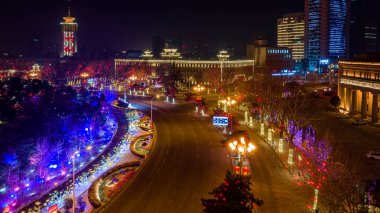 Çin, Changchun 'daki Halk Meydanı' nın gece manzarası Ejderha Yılı Bahar Festivali sırasında