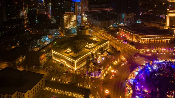 Çin, Changchun 'daki Halk Meydanı' nın gece manzarası Ejderha Yılı Bahar Festivali sırasında