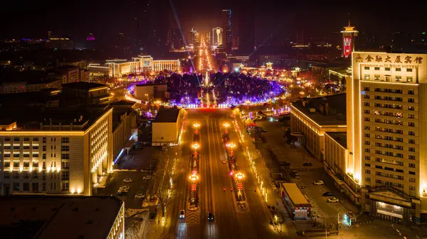 Çin, Changchun 'daki Halk Meydanı' nın gece manzarası Ejderha Yılı Bahar Festivali sırasında