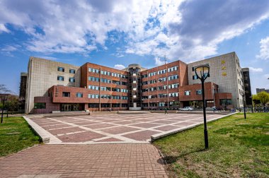 Cuiwen Binası 'nın mimari manzarası, Qianwei Kampüsü, Jilin Üniversitesi, Changchun, Çin