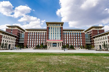 Dingxin Binası, Qianwei Kampüsü, Jilin Üniversitesi, Changchun, Çin