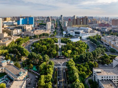 Yazın başında Changchun, Çin 'in mimari manzarası