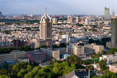 Yazın başında Changchun, Çin 'in mimari manzarası