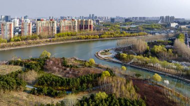 Çin, Changchun 'daki Yitong Nehri' nin bahar manzarası.