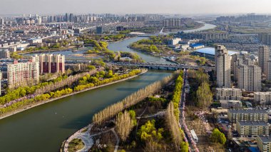 Çin, Changchun 'daki Yitong Nehri' nin bahar manzarası.