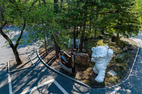 stock image Summer scenery of the West Gate of Jingyuetan National Forest Park in Changchun, China