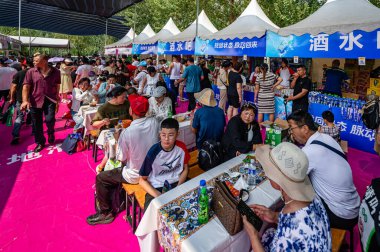 Changchun, Çin: 23. Changchun Uluslararası Tarım Fuarı açıldı ve dünyanın dört bir yanından lezzetler Tarım Fuarı Gıda Sokağı 'nda toplandı.