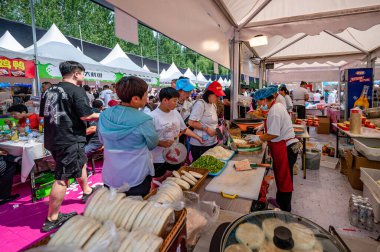 Changchun, Çin: 23. Changchun Uluslararası Tarım Fuarı açıldı ve dünyanın dört bir yanından lezzetler Tarım Fuarı Gıda Sokağı 'nda toplandı.