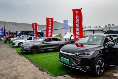 13 Temmuz 2024 'te Changchun, Çin' de 21. Changchun Uluslararası Otomobil Fuarı 'nın açık hava sergisi çok sıcaktı..