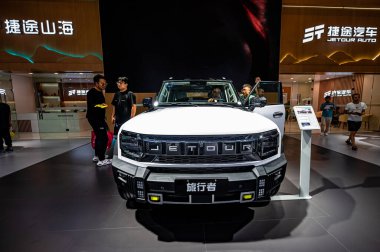 13 Temmuz 2024 'te Changchun, Çin' de 21. Changchun Uluslararası Otomobil Fuarı birçok ünlü arabayla düzenlendi..