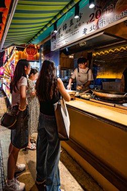 3 Ağustos 2024, Shenyang, Liaoning, Çin. Shenyang Kuzey Pazarı Gece Pazarı gıda, kültür ve eğlence entegre eden bir turistik merkezdir..
