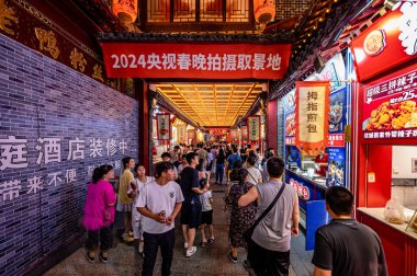 3 Ağustos 2024, Shenyang, Çin. Shenyang Zhongjie Çin 'in ilk ticari yaya sokağı ve 