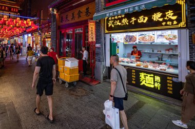 3 Ağustos 2024, Shenyang, Çin. Shenyang Zhongjie Çin 'in ilk ticari yaya sokağı ve 