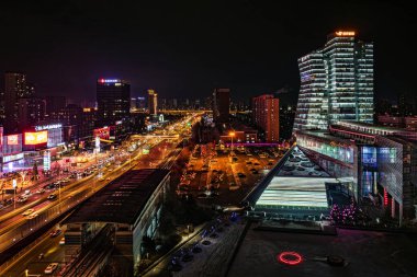 Festival sırasında Changchun, Çin 'deki Jilin İl Radyo ve Televizyon Binası' nın gece görüşü