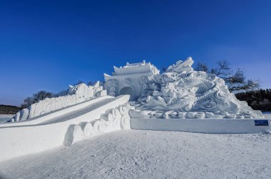 Geleneksel mimari heykelleri Jingyuetan Gölü, Changchun, Çin 'de