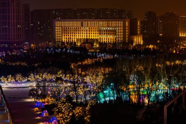 Festivaller sırasında Çin 'deki Changchun şehrinin gece manzarası