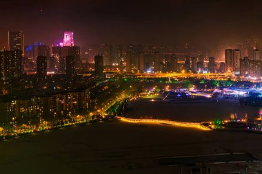 Changchun, Çin 'deki Nanxi Wetland Parkı' nın gece görüşü Fener Festivali sırasında