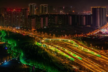 Changchun, Çin 'deki Nanxi Wetland Parkı' nın gece görüşü Fener Festivali sırasında