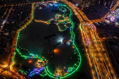 Changchun, Çin 'deki Nanxi Wetland Parkı' nın gece görüşü Fener Festivali sırasında