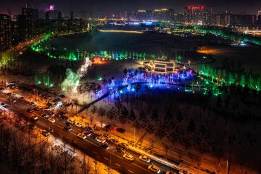 Changchun, Çin 'deki Nanxi Wetland Parkı' nın gece görüşü Fener Festivali sırasında