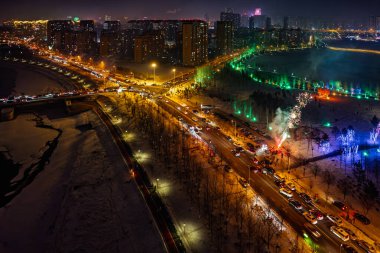 Fener Festivali sırasında Çin, Changchun 'daki Yitong Nehri' nin gece manzarası.