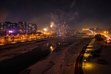 Fener Festivali sırasında Çin, Changchun 'daki Yitong Nehri' nin gece manzarası.