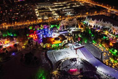 Changchun 'daki Fener Festivali' nin mimari ve fener sahnesi. Changchun Century City, Çin, 12 Şubat 2025.