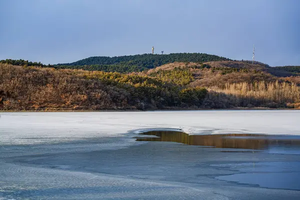 Çin 'de eriyen göl Changchun Jingyuetan Ulusal Orman Parkı
