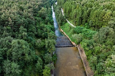 Jingyuetan Ulusal Orman Parkı 'ndaki Yishuiwan manzarası, Changchun, Çin