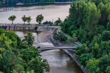 Jingyuetan Ulusal Orman Parkı 'ndaki Yishuiwan manzarası, Changchun, Çin