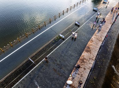 Jingyuetan Ulusal Orman Parkı 'ndaki Yishuiwan manzarası, Changchun, Çin