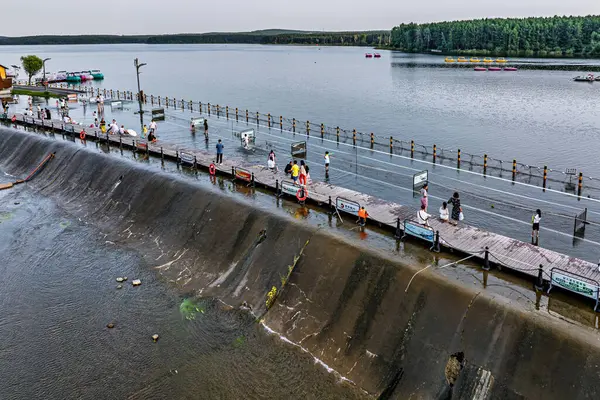 Jingyuetan Ulusal Orman Parkı 'ndaki Yishuiwan manzarası, Changchun, Çin