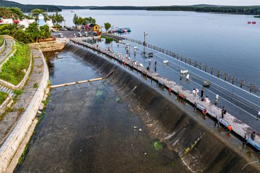 Jingyuetan Ulusal Orman Parkı 'ndaki Yishuiwan manzarası, Changchun, Çin