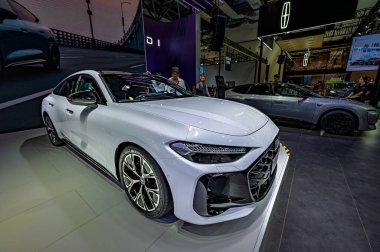 14 Temmuz 2025 'te Changchun, Çin' de 22. Changchun Uluslararası Otomobil Fuarı birçok ünlü arabayla düzenlendi ve birçok marka yeni modeller piyasaya sürdü..