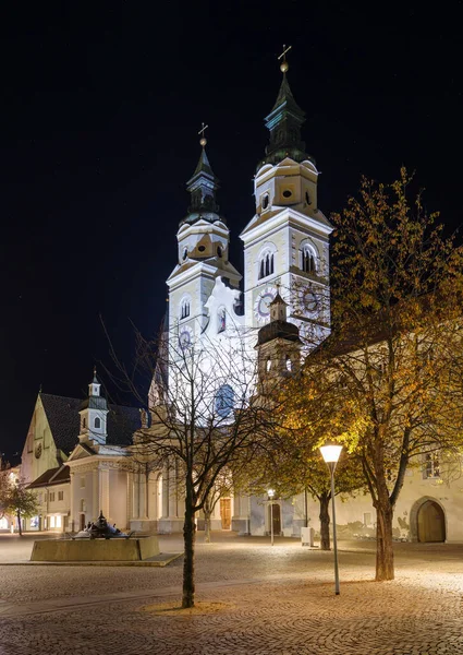 Vista Noturna Fachada Principal Catedral Brixen Duomo Bressanone Domplatz Tirol — Fotografia de Stock