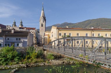 İtalya 'nın Trentino Alto Adige kentindeki Bressanone kentinden geçen Isarco (Eisack) nehri