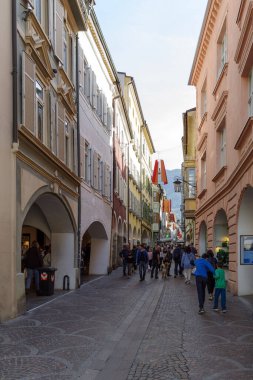 Merano, İtalya - 29 Ekim 2022: Merano, Özerk Bolzano Eyaleti, Güney Tyrol, Kuzey İtalya