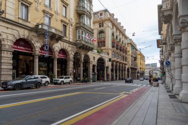 Cenova, İtalya - 28 Eylül 2022: Ceneviz 'in tarihi merkezindeki XX Settembre caddesi boyunca birçok saray ve önemli binalarla çevrili