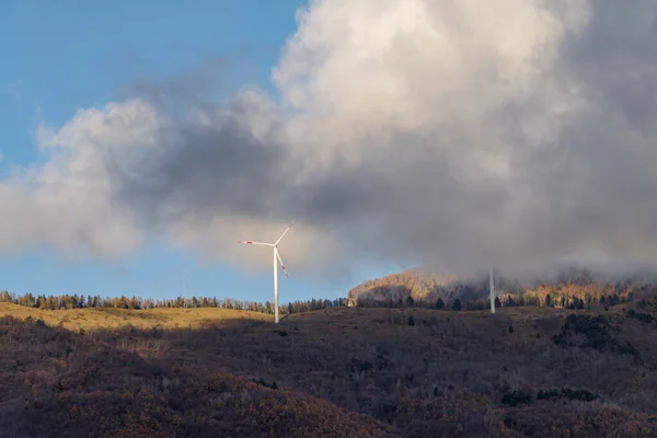 Turbinas Eólicas Nas Montanhas Dos Alpes Ligúria Região Piemonte Itália — Fotografia de Stock