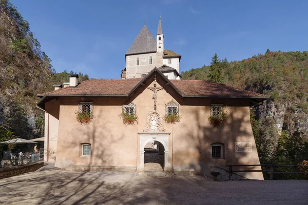 Sanktuarium San Romedio Dolinie Val Non Sanzeno Trentino Alto Adige — Zdjęcie stockowe