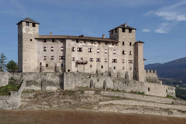 Cles Trentino Οκτωβρίου 2022 Άποψη Του Κάστρου Cles Στην Κοιλάδα — Φωτογραφία Αρχείου