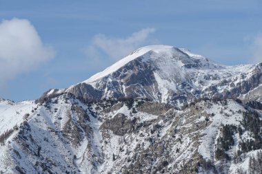 Ligurian dağlarından Alp kışı manzarası, Piedmont bölgesi, Cuneo ili, kuzey batı İtalya