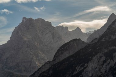 Dolomitler, kuzey İtalya. Ampezzo Dolomitlerinin Doğal Parkı 'nın sıradağları.