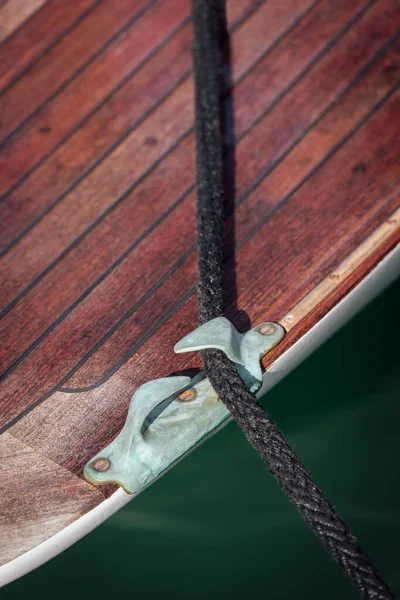 Detalle Náutico Cubierta Barco Con Cuerda Herramienta Marina — Foto de Stock